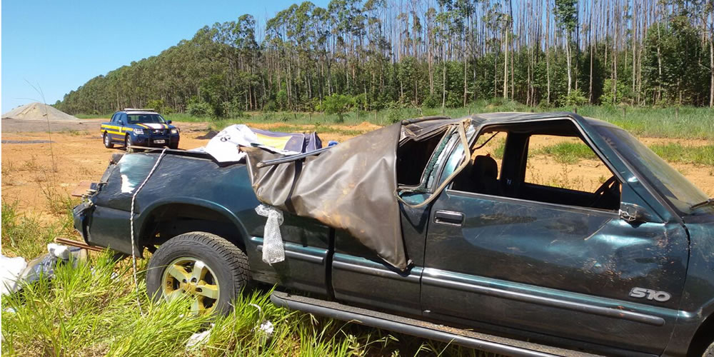 S10 saiu de pista e capotou na altura do km 147 | Foto: PRF - Catalão